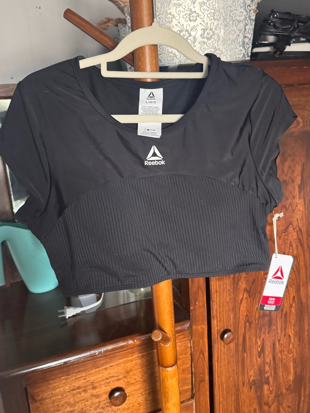 🖤 Reebok Ribbed Swim Crop Top / Rash Guard — Size Large (NWT)